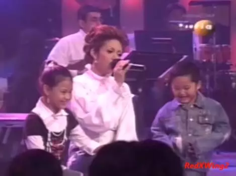 potret aksi panggung krisdayanti dan aurel dari kecil © berbagai sumber