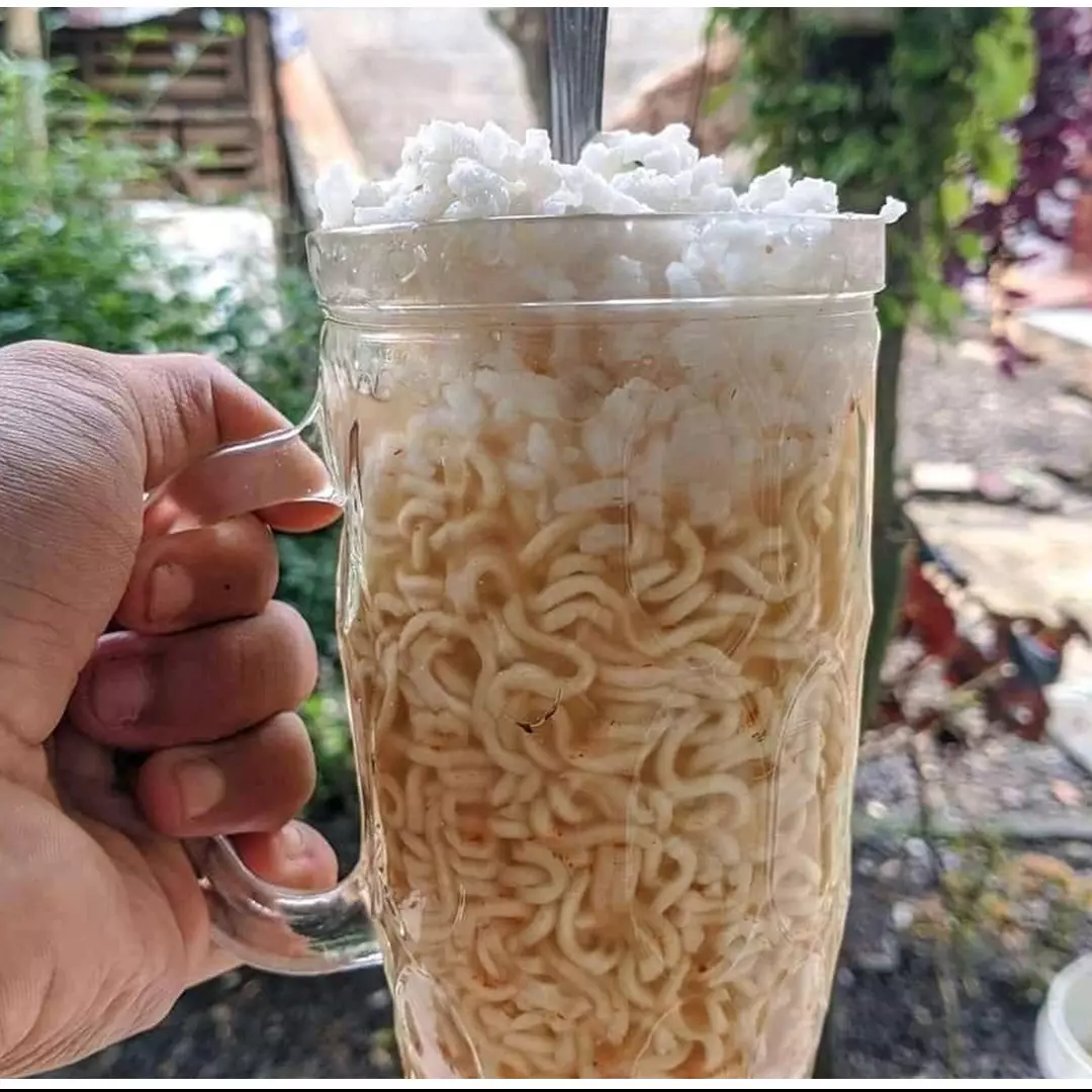 11 Potret absurd makanan di dalam gelas ini bikin selera lenyap