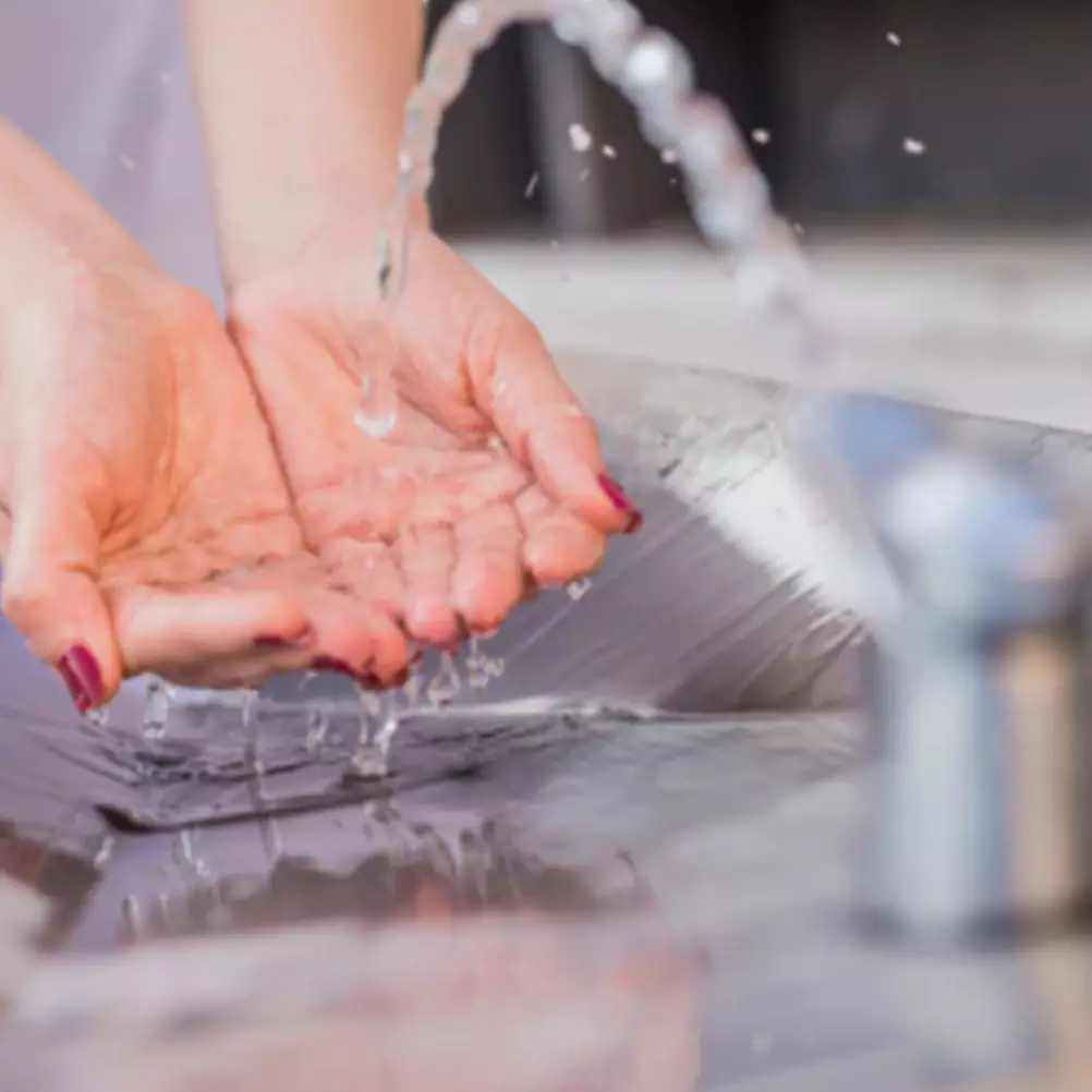 Doa niat wudhu, lengkap dengan terjemahan, syarat, dan tata caranya