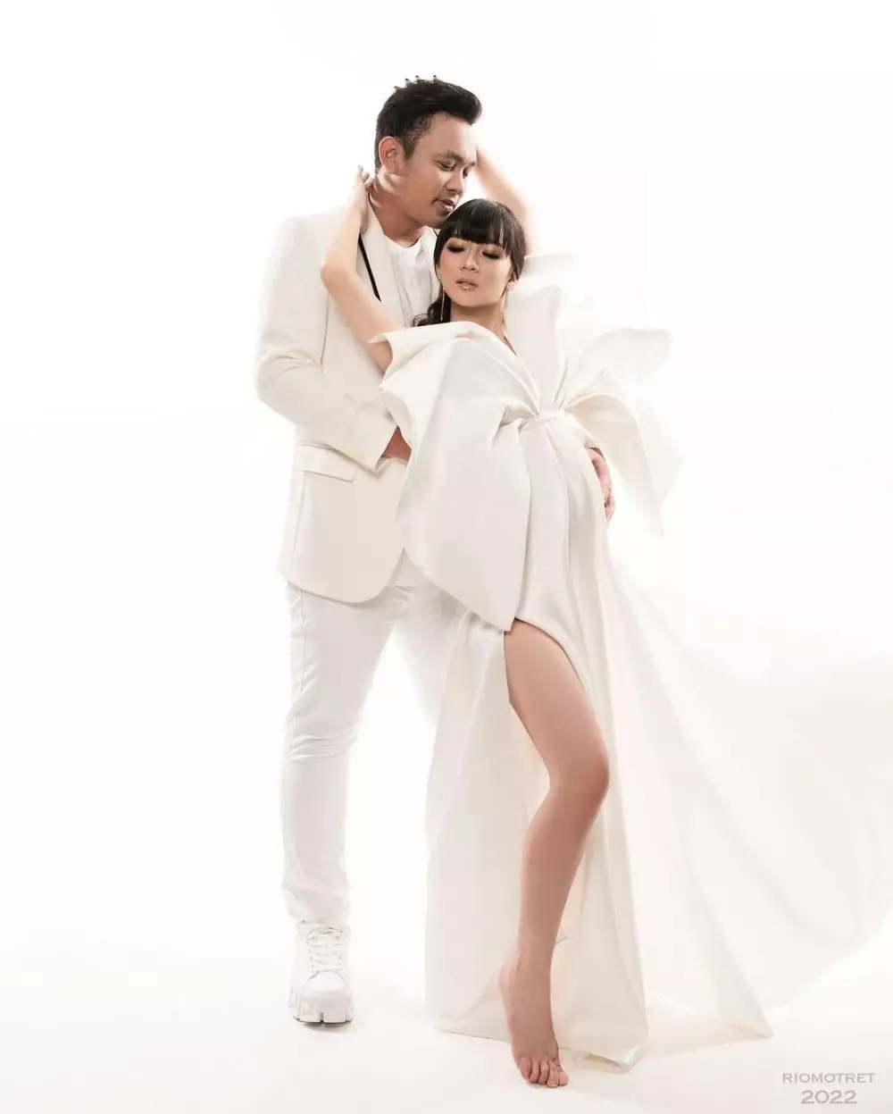 Potret maternity Adiezty Fersa istri Gilang Dirga © Instagram