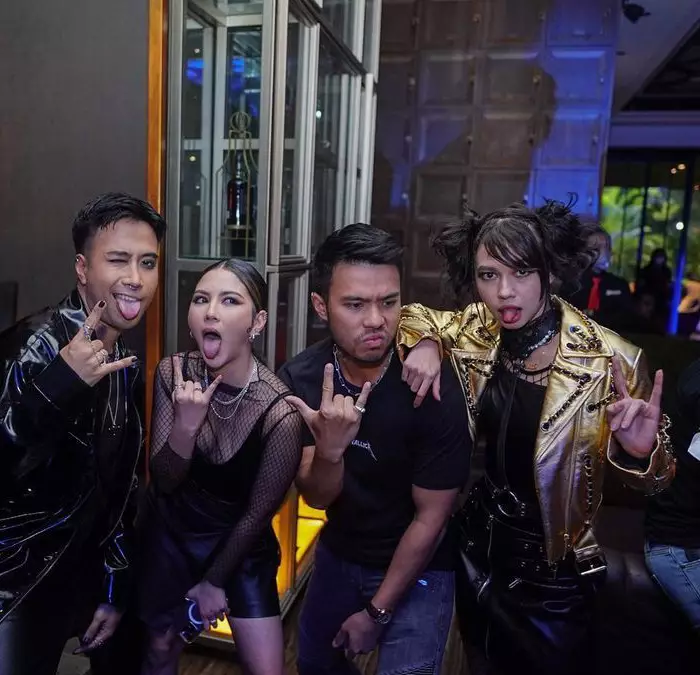 ultah Yuki Kato bareng geng Aries © Instagram