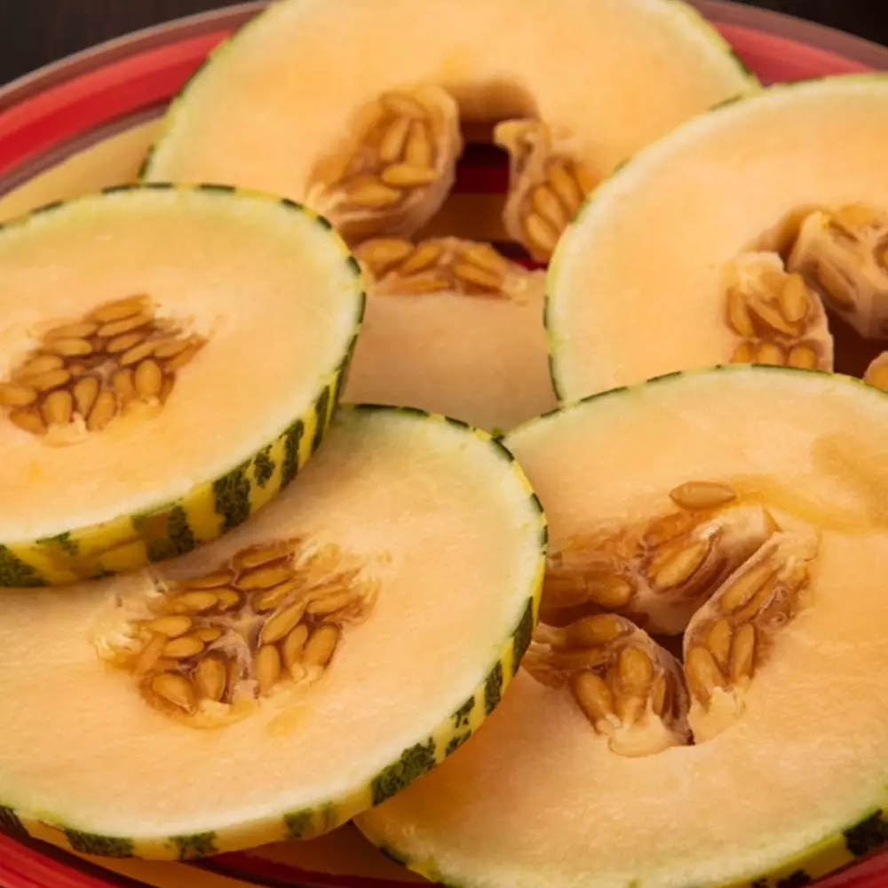 11 Manfaat blewah, bantu cegah dehidrasi saat puasa