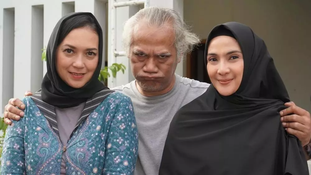 Pesona Maudy Koesnaedi berhijab di PPT © Instagram Pesona Maudy Koesnaedi berhijab di PPT © Instagram