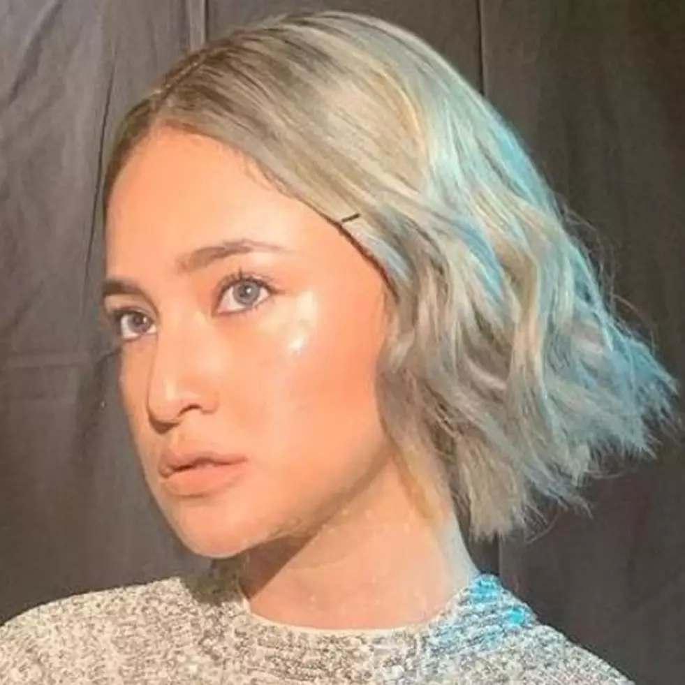 Kini berwarna pink, ini 7 transformasi gaya rambut Marshanda