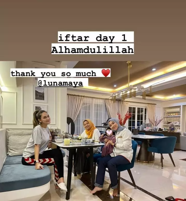 momen buka puasa pertama seleb © berbagai sumber momen buka puasa pertama seleb © berbagai sumber