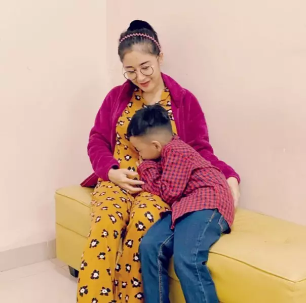 Uut Permatasari pamer baby bump © Instagram