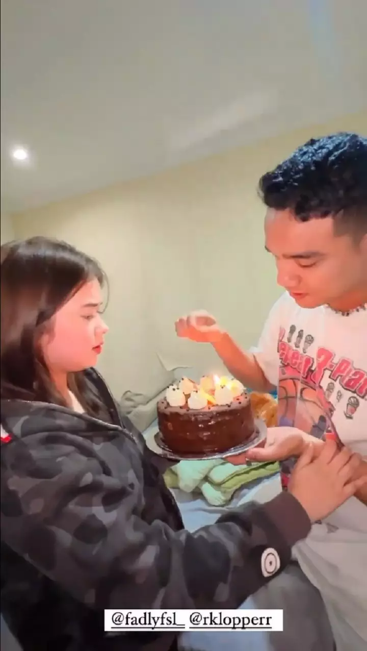 Potret mesra Fadly Faisal dan Rebecca Klopper © Instagram