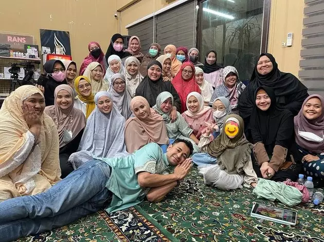 potret Nagita Slavina berhijab di pengajian © Instagram potret Nagita Slavina berhijab di pengajian © Instagram