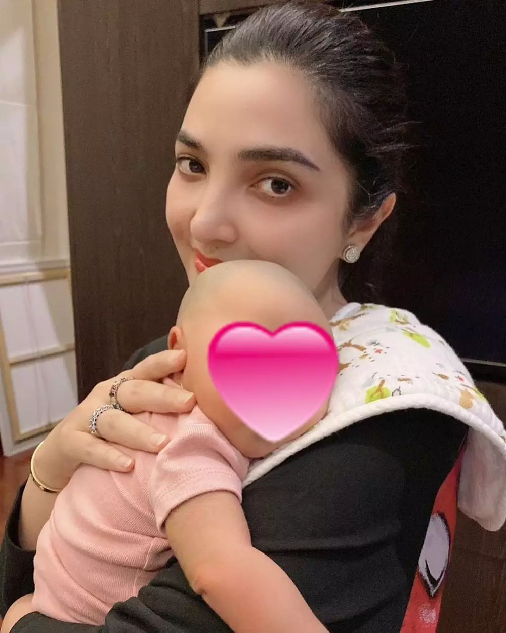 11 Gaya seleb saat momong cucu © 2022 brilio.net