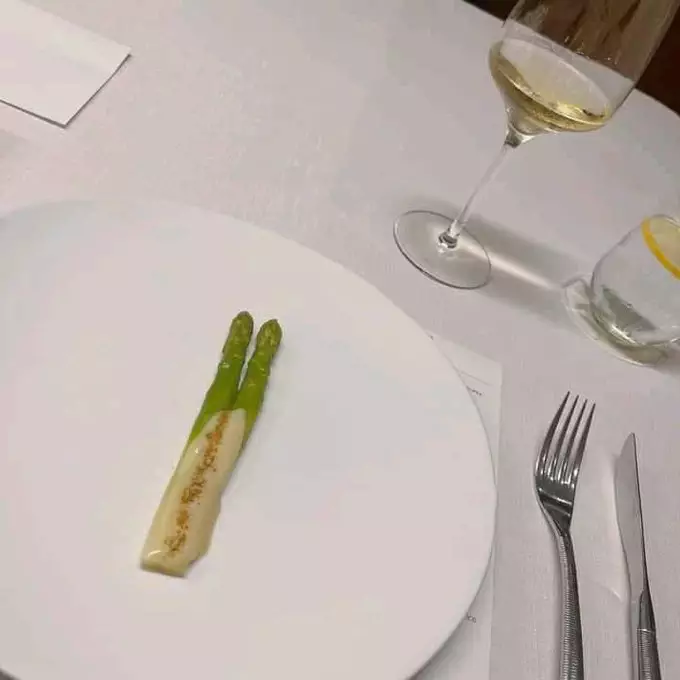 plating makanan nyeleneh pol © berbagai sumber