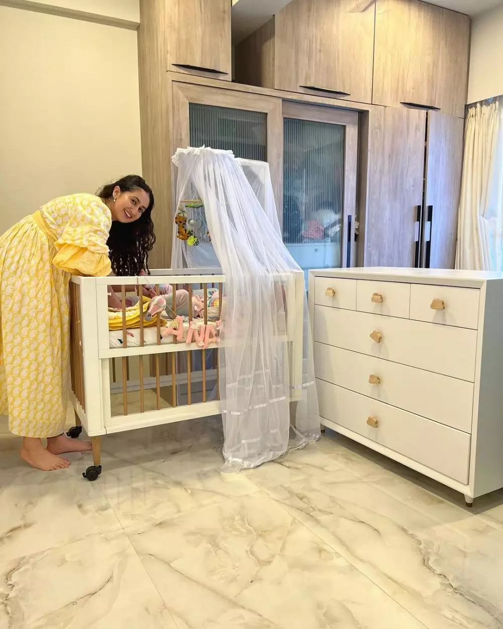 kamar bayi Shaheer Sheikh Berbagai sumber