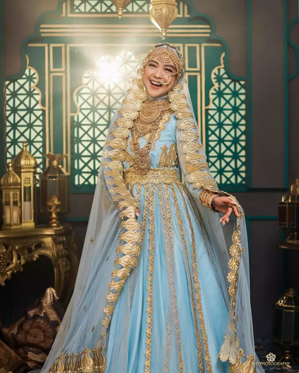 seleb berhijab pakai busana India © Instagram