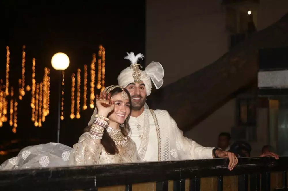 Momen pernikahan Ranbir Kapoor dan Alia Bhatt © berbagai sumber Momen pernikahan Ranbir Kapoor dan Alia Bhatt © berbagai sumber