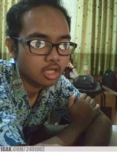 Potret orang ngantuk berat saat di sekolah © berbagai sumber