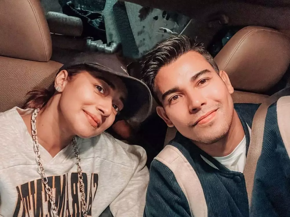 Tina Datta dan Leo Consul Berbagai sumber