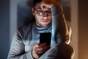 Seberapa candu kamu sama handphone? Cari tahu dari tes ini