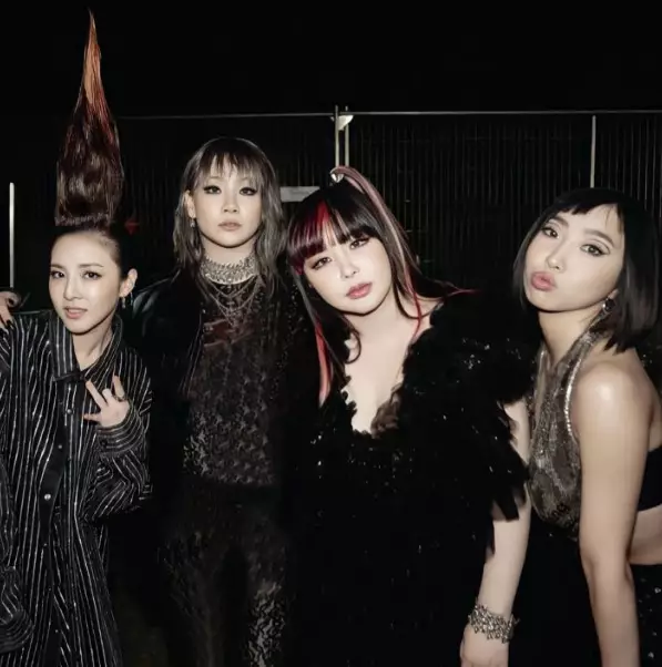 Gaya rambut nyentrik Sandara Park © berbagai sumber