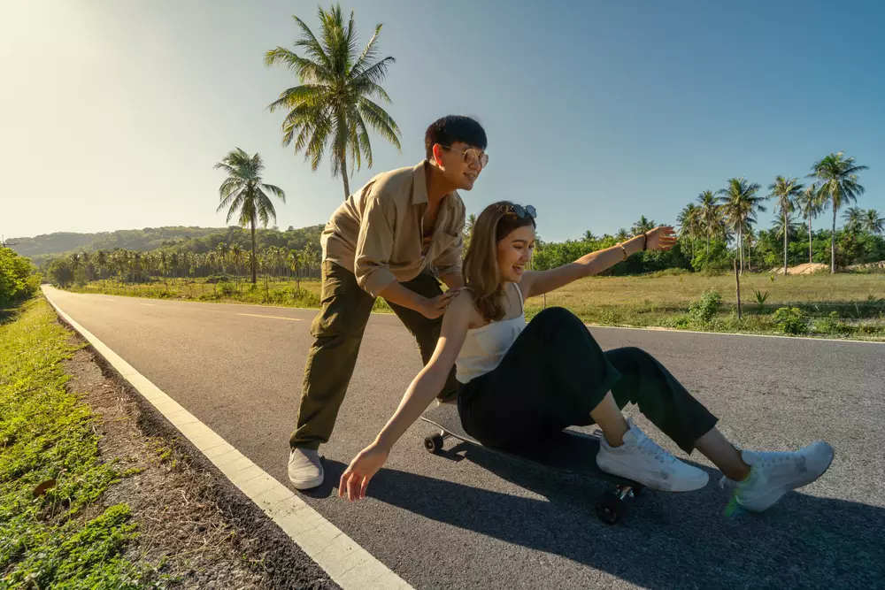 Ide gaya prewedding ala street style © 2022 brilio.net  Ide gaya prewedding ala street style © 2022 brilio.net