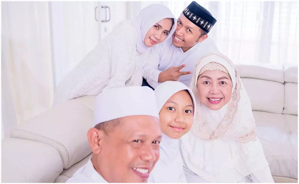 Ide pose foto bareng keluarga saat Lebaran © berbagai sumber Ide pose foto bareng keluarga saat Lebaran © berbagai sumber