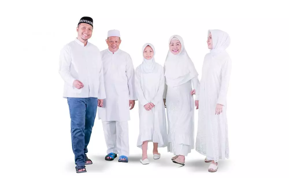 Ide pose foto bareng keluarga saat Lebaran © berbagai sumber Ide pose foto bareng keluarga saat Lebaran © berbagai sumber