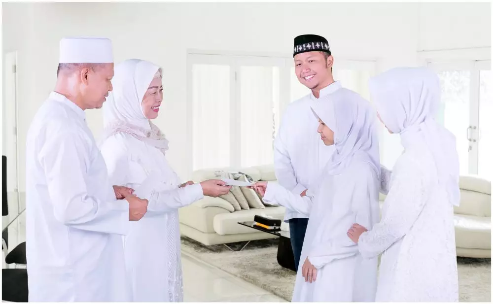 Ide pose foto bareng keluarga saat Lebaran © berbagai sumber Ide pose foto bareng keluarga saat Lebaran © berbagai sumber