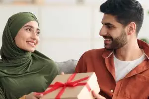 Coba tes ini buat tahu hampers apa yang cocok kamu kasih ke pasangan