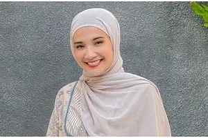 13 Langkah Zaskia Sungkar bikin semur ketupat khas Betawi, bikin nagih