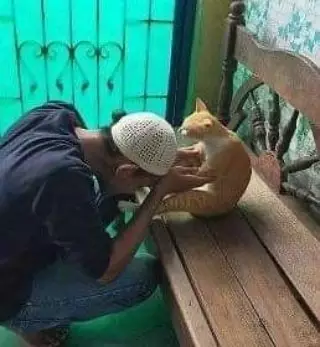 menerima tamu pas Lebaran kocak © berbagai sumber menerima tamu pas Lebaran kocak © berbagai sumber