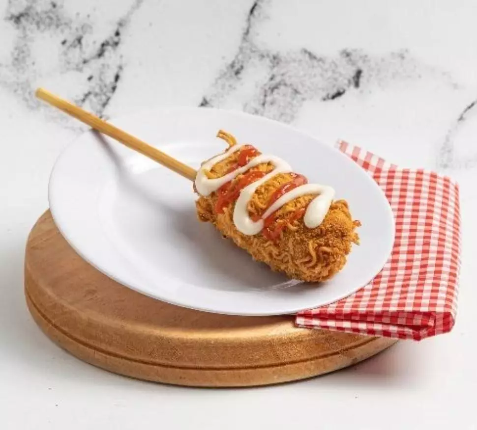 Nikmati momen asik silaturahmi dengan makanan kekinian © ShopeeFood Nikmati momen asik silaturahmi dengan makanan kekinian © ShopeeFood