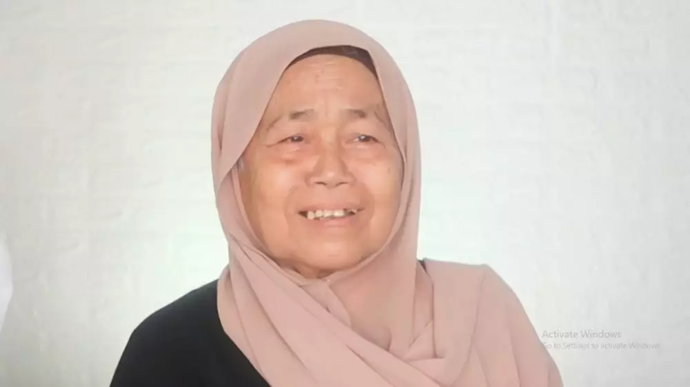 nenek 75 dirias pengantin © YouTube nenek 75 dirias pengantin © YouTube
