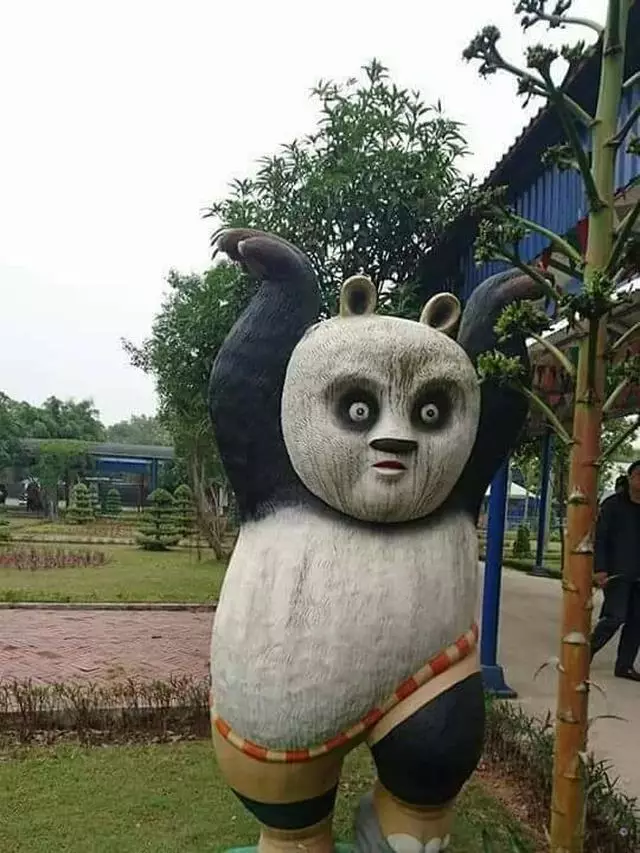 Potret patung superhero di taman © berbagai sumber Potret patung superhero di taman © berbagai sumber