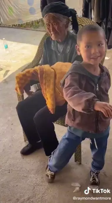 gaya fotogenik nenek-nenek ini keren abis © TikTok gaya fotogenik nenek-nenek ini keren abis © TikTok