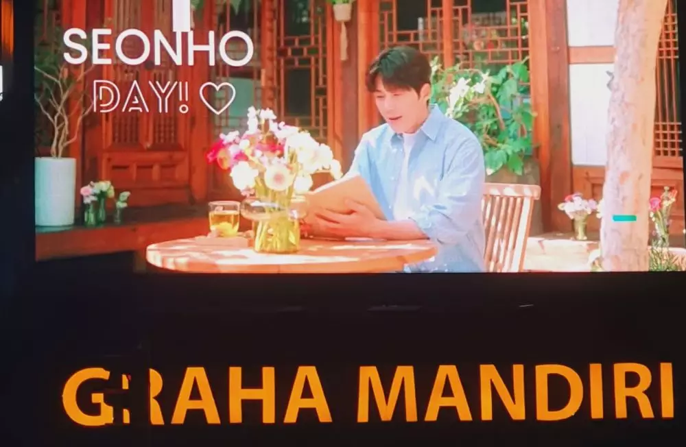 Ultah Kim Seon-ho © 2022 brilio.net Ultah Kim Seon-ho © 2022 brilio.net