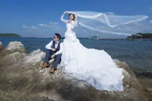 5 Cara hasilkan foto prewedding keren tanpa editan, hasil aesthetic