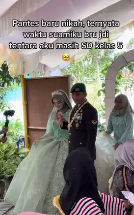 Kisah cinta tak pandang usia, suami sudah TNI saat istri masih SD TikTok