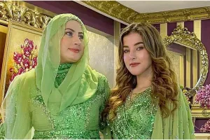 11 Detail potret kue ultah Tasya Farasya & Tasyi Athasyia ke-30, unik