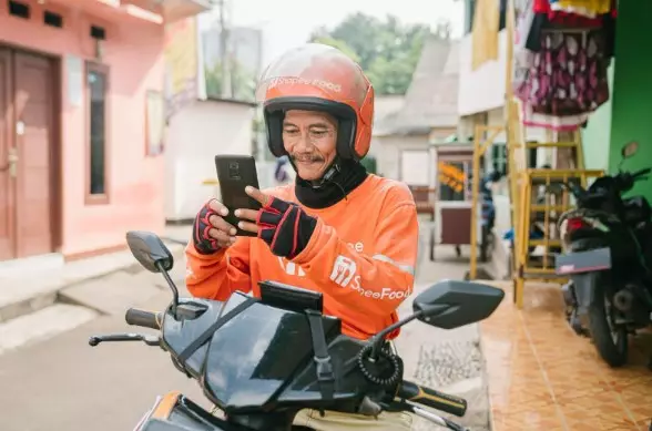 Semangat Kerja di Usia Senja Driver Ojol © Istimewa