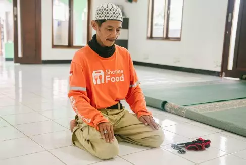 Semangat Kerja di Usia Senja Driver Ojol © Istimewa