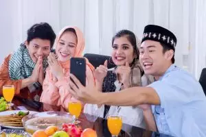 5 Filter TikTok bareng bestie ini meriahkan Halal Bihalal, siap FYP