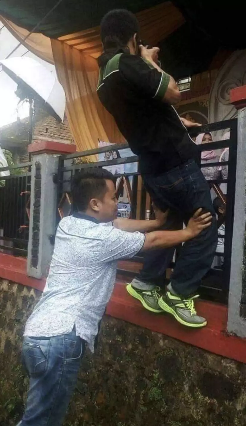 untungnya ada teman dalam kesulitan © berbagai sumber