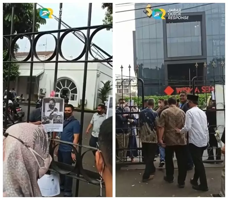 Suasana takziah Eril © berbagai sumber