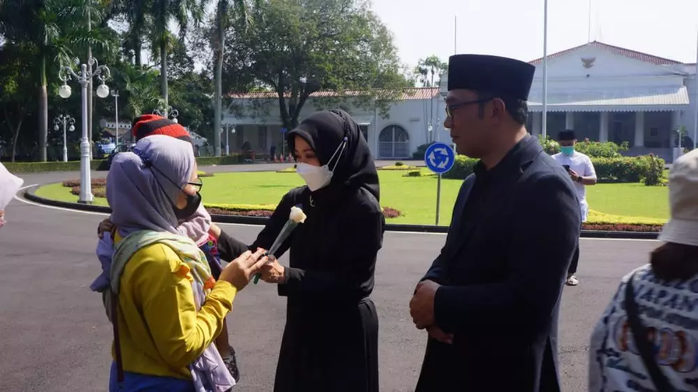 Ridwan Kamil temui warga takziah Twitter