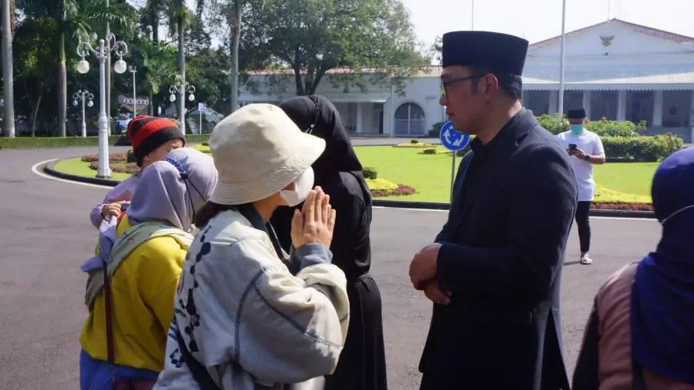 Ridwan Kamil temui warga takziah Twitter