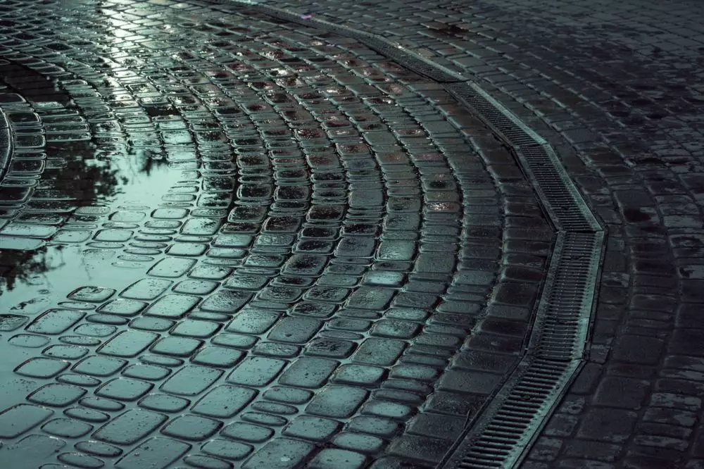 Drainase adalah pembuangan air © 2022 brilio.net Drainase adalah pembuangan air © 2022 brilio.net