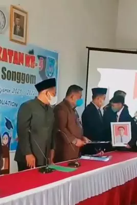 Kisah haru siswa yang peroleh penghormatan wisuda meski sudah meninggal TikTok