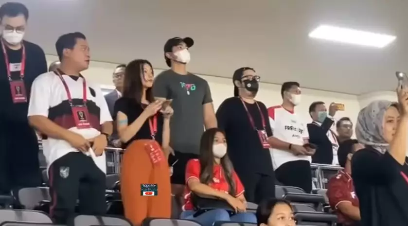 Kaesang nonton bola Persis vs PSS © berbagai sumber Kaesang nonton bola Persis vs PSS © berbagai sumber