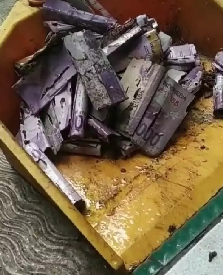 Celengan motor dimakan rayap © 2022 brilio.net Celengan motor dimakan rayap © 2022 brilio.net