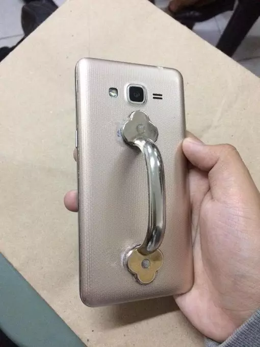 pakai benda tapi aneh-aneh caranya © berbagai sumber pakai benda tapi aneh-aneh caranya © berbagai sumber