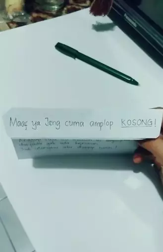 Wanita ini tagih hutang temannya yang menikah pakai amplop kosong TikTok Wanita ini tagih hutang temannya yang menikah pakai amplop kosong TikTok