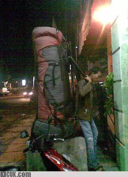 momen orang pakai tas © berbagai sumber